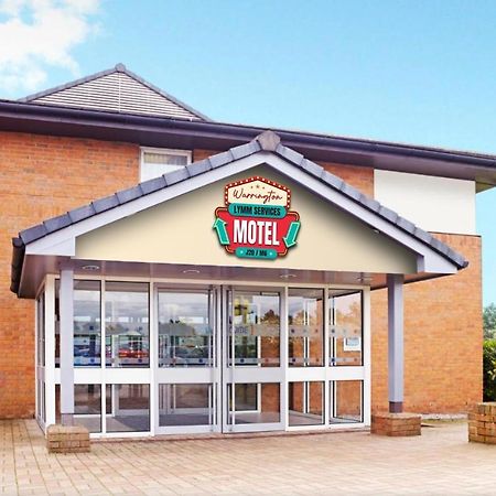 Warrington Motel, J20 M6 Lymm Services Exteriör bild