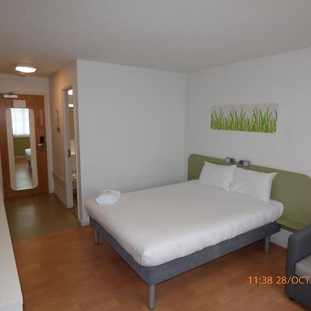 Warrington Motel, J20 M6 Lymm Services Exteriör bild