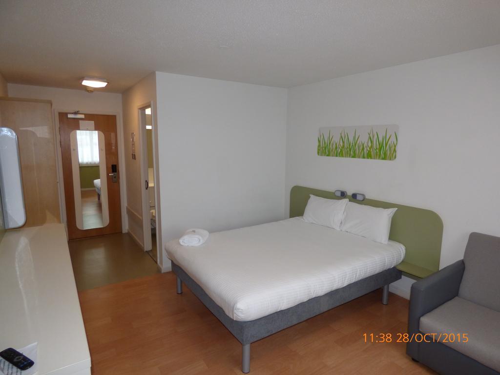 Warrington Motel, J20 M6 Lymm Services Exteriör bild