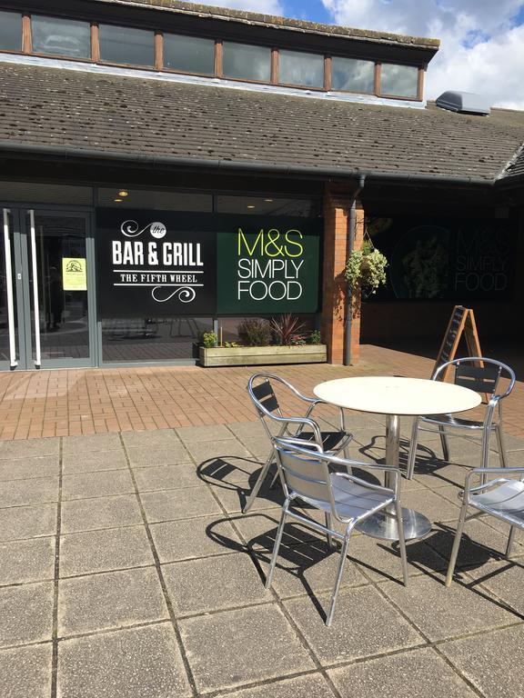 Warrington Motel, J20 M6 Lymm Services Exteriör bild