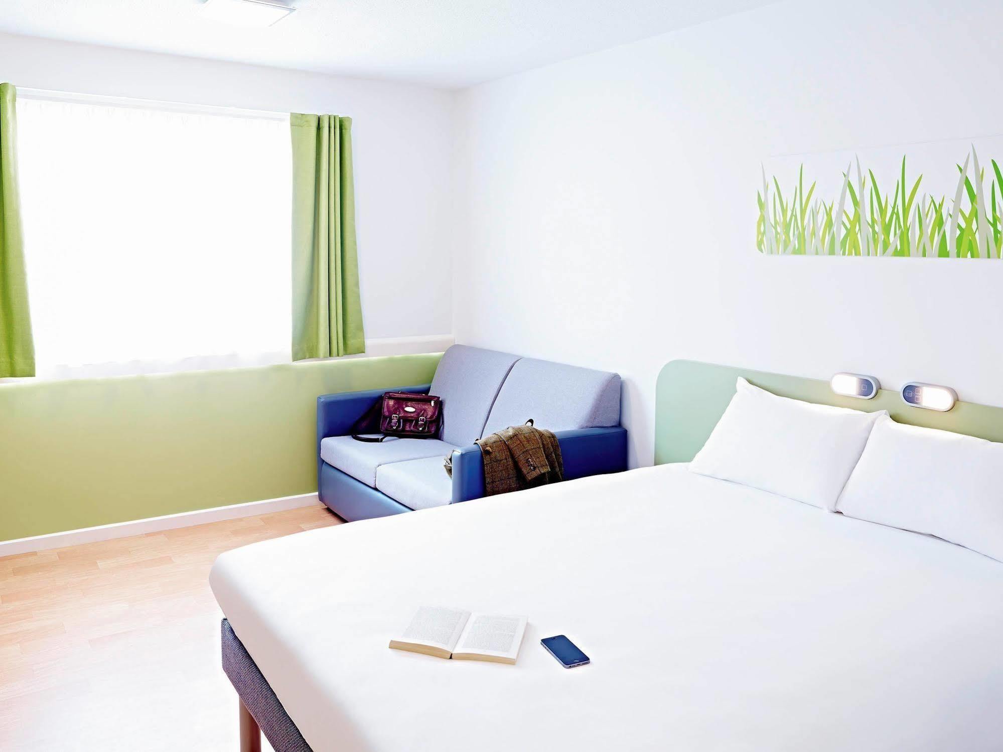 Warrington Motel, J20 M6 Lymm Services Exteriör bild