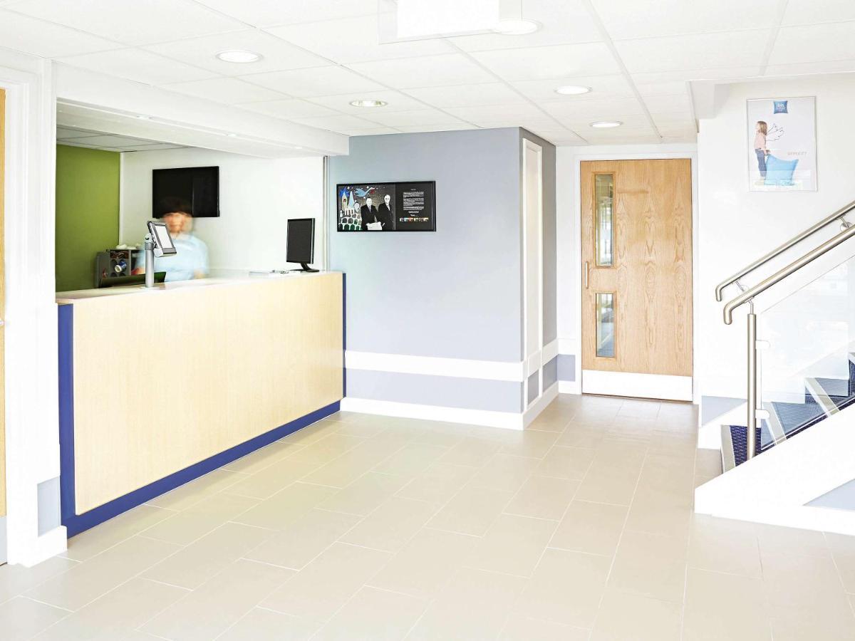Warrington Motel, J20 M6 Lymm Services Exteriör bild